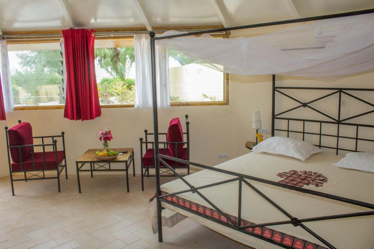 Diamarek Hotel Sur La Plage サンルイ エクステリア 写真